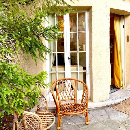 Little Escape Im Jugendstil Poolhaus - Wc Und Dusche Im Nebenhaus